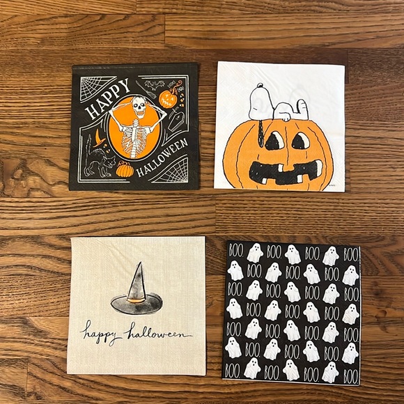 An assortment of 33 different napkins for Halloween entertaining - Picture 7 of 10
